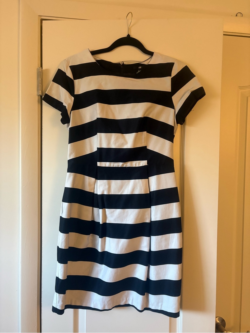 H&M Black and White Striped Short-Sleeve Mini Dress